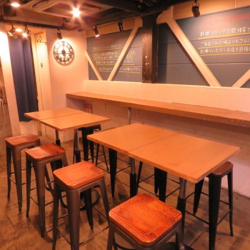 [2F] There are 2 tables for 4 people.You can use it for a wide range of purposes such as girls' night out, dates, joint parties, birthday parties, drinking parties with colleagues and friends.