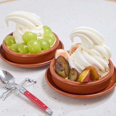 【季節の訪れを愉しむ】北海道産牛乳が決め手のフレッシュデザートパフェ