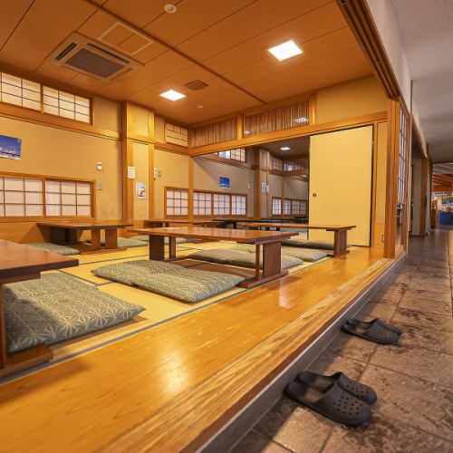 <p>【特別な時間を演出】落ち着いた雰囲気の店内には、最大50名様までご利用いただけるお座敷があります。仕切りがあり、周囲を気にせずゆったりと過ごせるので、特別な日や大切な方と過ごすのに最適です。小さなお子様もお座りいただけるため、家族皆様でのご来店をお待ちしております。</p>