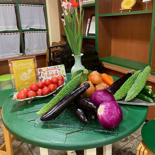 産地にこだわった豪華な料理が立ち並ぶビュッフェ