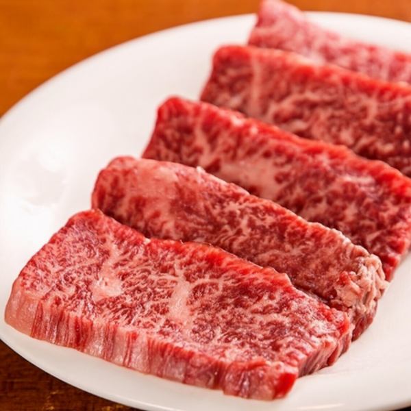 [The natural flavor of the meat] "Top Kalbi" boasts high-quality red meat and beautiful marbling / 1,848 yen (tax included)