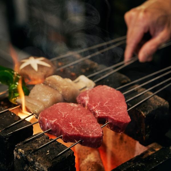 お肉料理も！牛ハラミの炭焼きはボリューム感抜群。