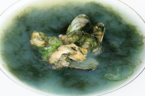 Fresh seaweed and oyster soup shipped directly from Korea