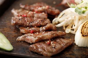 Charcoal-grilled Okuizumo beef short ribs