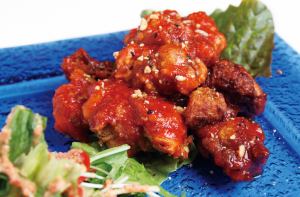 Fried chicken with sweet and spicy sauce