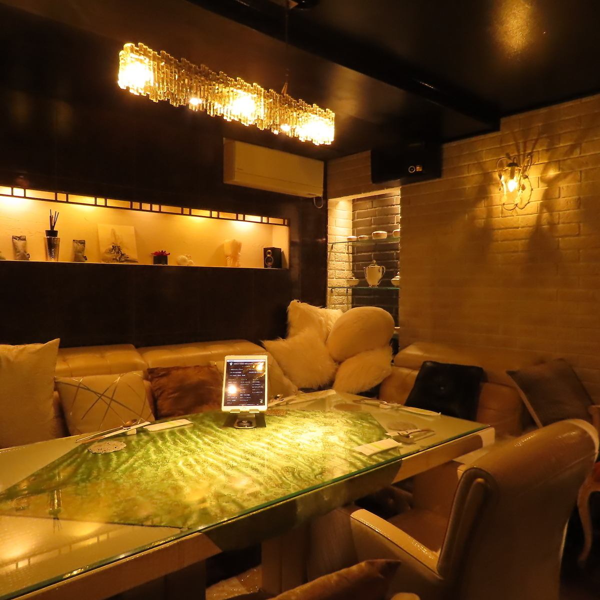 Fully equipped private rooms! Seats up to 10 people.Smoking is also allowed.