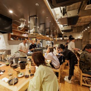 当店では、2～6名様でご利用して頂けるテーブル席を2席をご用意しております。栄駅で本格和食を愉しむには、ぴったりの空間となります。【栄/栄駅/栄町駅/居酒屋/伏見/飲み放題/単品飲み放題/久屋大通/伏見/錦/錦３丁目】