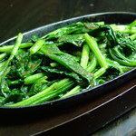 Stir-fried whole bunch spinach