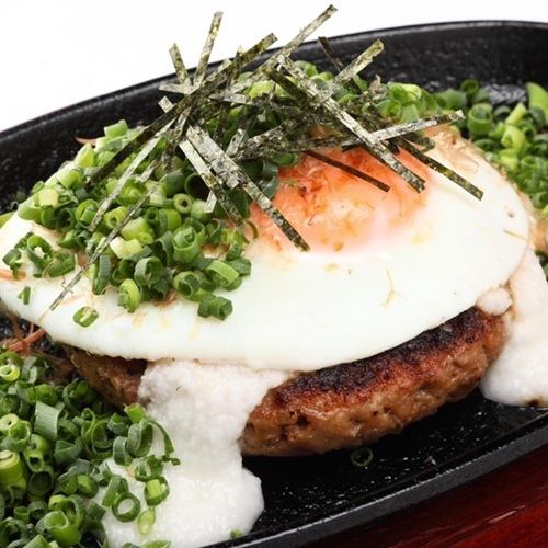 A juicy hamburger steak made from 100% Wagyu beef ♪