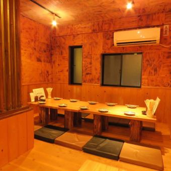 The room on the back of the second floor can be used in a semi-private room style. It is a seat that is easy to use even for 10 people.