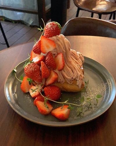 Lunch only! New dessert! “Strawberry Baking”
