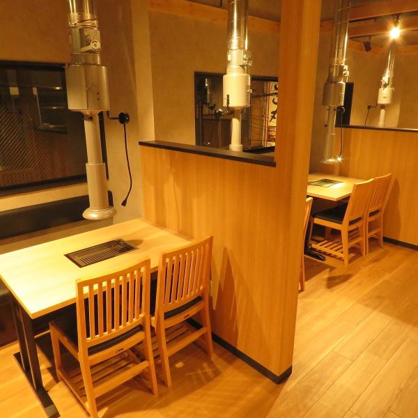 【宴会・飲み会にどうぞ★】店内は木の風合いが暖かな、落ち着いた雰囲気となっております♪2階のテーブル席はご家族やご友人とのお食事、飲み会でのご利用にもピッタリ！最大30名様でのご利用も可能ですので、中規模な各種ご宴会にも最適です。大切な方とのひと時を、ぜひ当店でお過ごしください。
