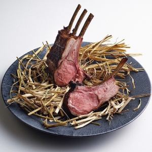 Straw-scented rack of lamb