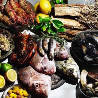 【美食家】可以品嚐到新鮮的魚和肉的「MAKIBI PLACE套餐」5,000日圓（含稅）