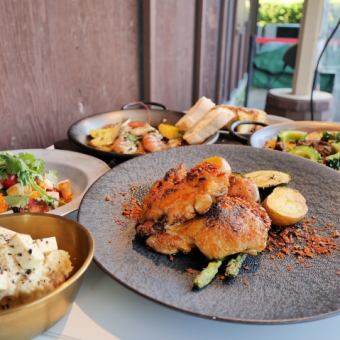 【休閒套餐】可以享用「海鮮飯」、「時令蔬菜和魚類」等柴火菜餚的套餐3,200日圓（含稅）