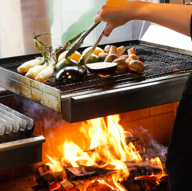 Exquisite cuisine grilled over a wood fire - Crispy on the outside and juicy on the inside! A blissful delicacy that highlights the aroma of wood and the delicious flavor of the ingredients