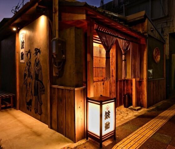 ノスタルジックな雰囲気の外観。どこか懐かしさの残る店内はまた帰ってきたくなるようなほっとできる空間です。