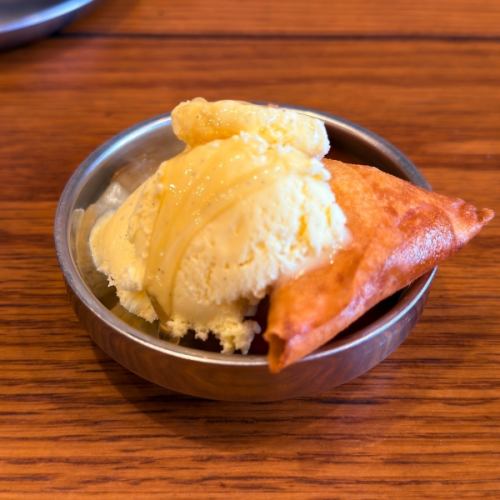 バニラアイスとりんご春巻き