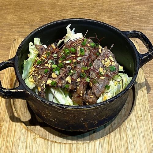 牛ハラミとアンチョビキャベツ