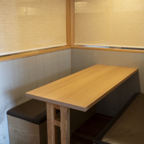 <p>【プライベートテーブル】 プライベートなご宴会に最適なプライベートテーブルをご用意しております♪新調された綺麗な店内は清潔感たっぷりでゆったりお寛ぎいただける空間となっております。当日OKの飲み放題で海鮮、お肉を満喫♪【蟹/かに/食べ放題/食べ飲み放題/三宮/三ノ宮/寿司/個室/飲み放題/海鮮】</p>