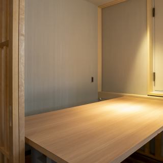 【テーブル席半個室】テーブル席の半個室もご用意♪当日OKの飲み放題がうれしい☆【蟹/かに/カニ/河原町/食べ放題/食べ飲み放題/三宮/寿司/個室/誕生日/神戸/飲み放題/海鮮/神戸三宮】