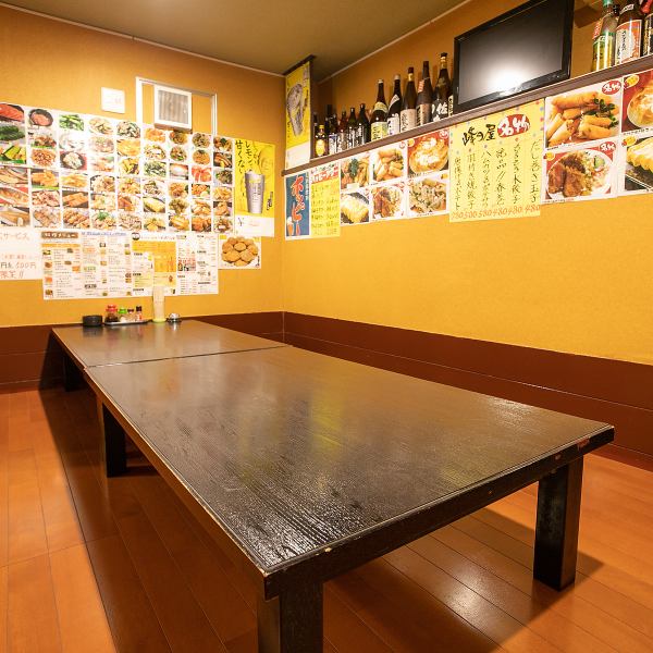 皆様に料理をゆったり楽しんで頂けるようお座敷を8席ほどご用意。長話でも疲れないので少人数の飲み会、忘新年会、女子会に最適！ファミリーでも安心してくつろげる空間となっています。