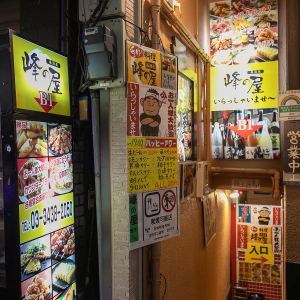 各線路新橋駅より徒歩3～6分、半地下一階にある当店。すべてのお客様にゆったりとプライベートなひと時を楽しんで頂くため、アットホームな空間作りを目指しております。居心地いい店内は女性一人でも入りやすい♪