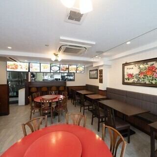The spacious and warm interior is perfect for dates or girls' nights out.There are counter and table seats on the first floor, so even if you are alone, you can feel free to come.Enjoy a blissful moment with your loved ones.