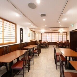 On the second floor, there are two large round tables that can accommodate up to 10 people, and each can be used as a private room! There are also table seats, making it ideal for banquets on the floor or drinking parties with large groups! Please feel free to visit our warm restaurant with friends and family.