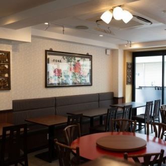 [1st floor seats] We also have sofa seats where you can relax comfortably.Families with small children can also enjoy their meals at their own pace.(3-4 people x 3 seats / 1-2 people x 2 seats)