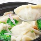 手作りの野菜スープ付け餃子