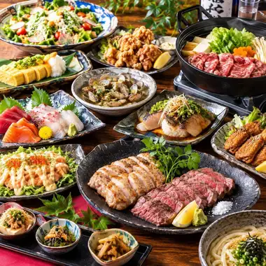 [Premium Course] 8 dishes including a 5-kind assortment of fresh fish, a meat platter or premium beef sukiyaki/shabu-shabu, and seafood chirashi sushi, plus unlimited drinks, for 6,500 yen.