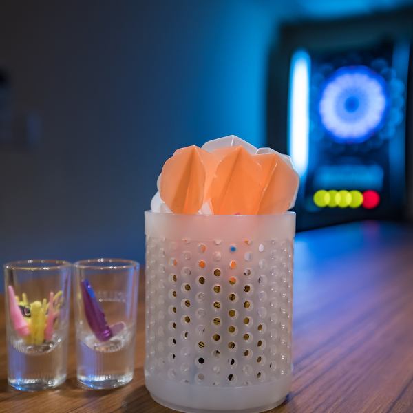 友達と楽しいひと時を過ごすなら、カラオケやダーツが楽しめる当店にぜひお越しください！飲み放題プランもあるので、仲間とワイワイ盛り上がりながら素敵な時間を過ごせますよ♪