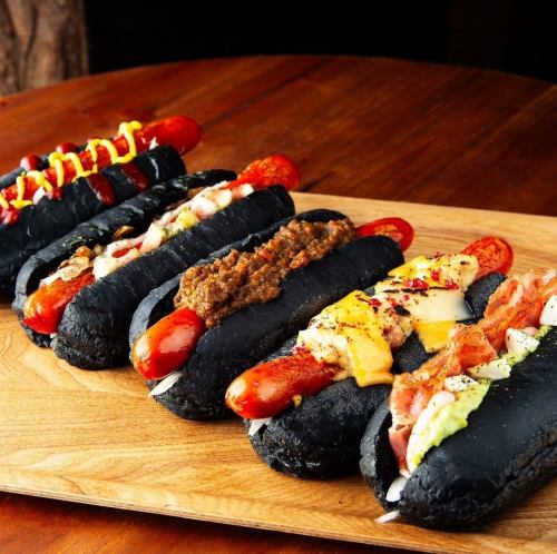 【ダンジョン名物・漆黒ホットドッグ登場!】≪ランチにピッタリ◎≫漆黒ホットドッグ