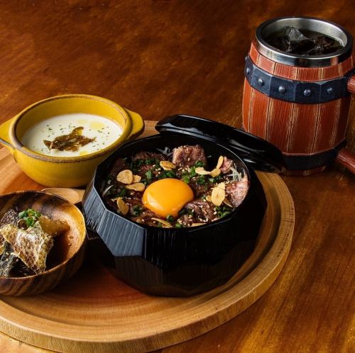 食器もまるで冒険の世界から飛び出したよう！