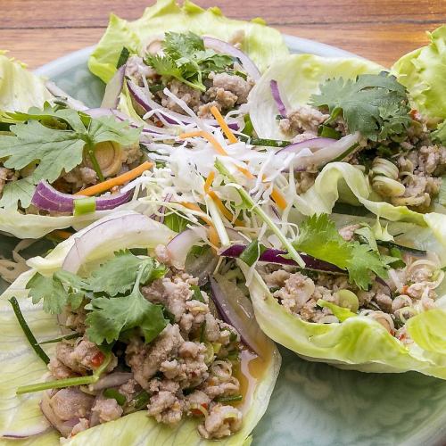 Minced pork and lemongrass salad, lettuce wrap "Yam Mu Takarai"