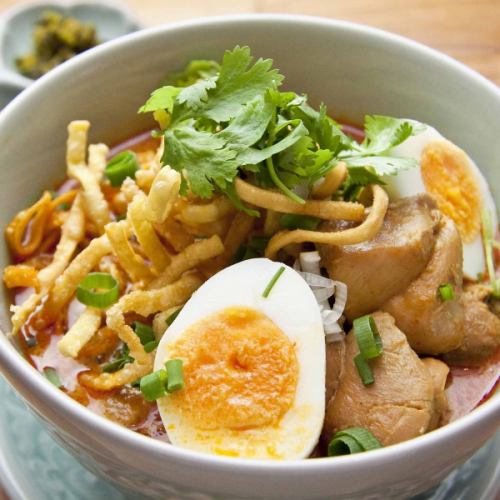 Chicken curry noodle "Khao soi"
