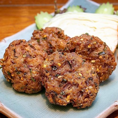 Fried chicken larb meatballs ★ ``Laab Gai Tot''