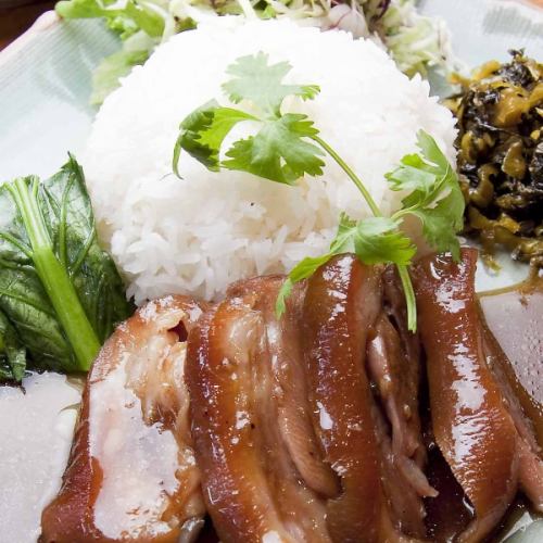 Rice with stewed pork shank ``Khao Ka Moo''