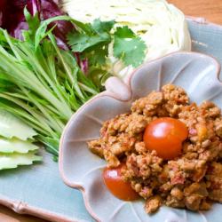 彩り野菜のトマトソースディップ　「ナンプリック・オン」