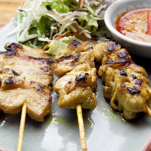 豚肉の串焼き　「ムー・サテー」　2本