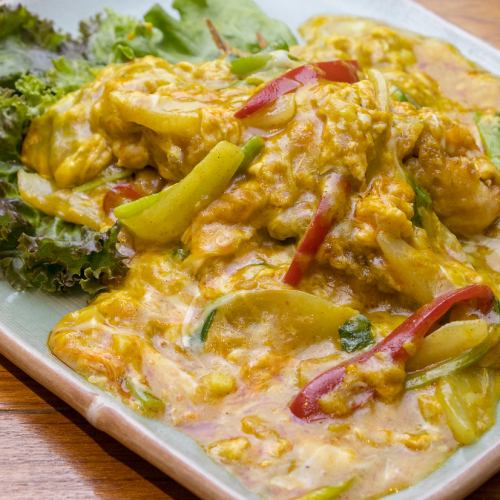 ソフトシェルクラブのふんわり玉子カレー炒め