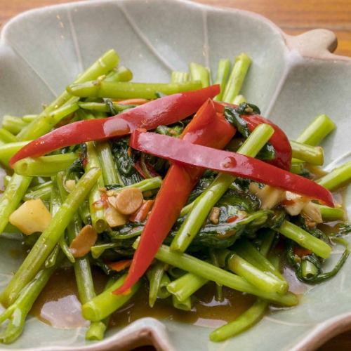空芯菜炒め　「パックブン・ファイデーン」