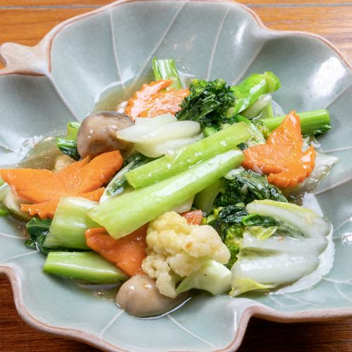 彩り野菜のオイスター炒め　「パッ・パック・ルアムミット」