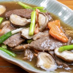 牛肉のオイスターソース炒め　「ヌア・パッ・ナンマンホイ」