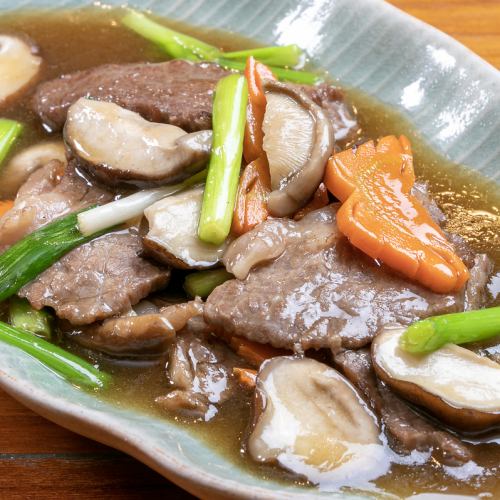 牛肉のオイスターソース炒め　「ヌア・パッ・ナンマンホイ」