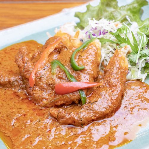 ソフトシェルシュリンプのレッドカレー炒め　「チューチー・クン・ニム」