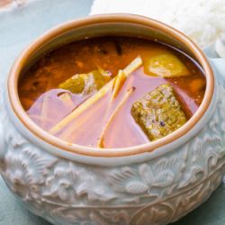 チェンマイスタイルポークカレー　「ゲーン・ハーンレー」