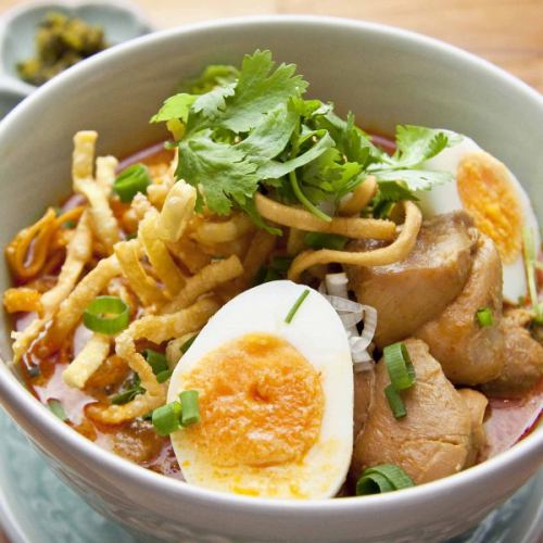 チキンカレーヌードル　「カオ・ソーイ」