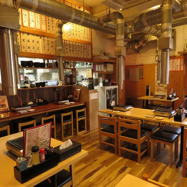 貸切20名~可能!温かな木目調の店内は居心地が良く、ご家族でのお食事はもちろん、各種ご宴会にも最適です◎